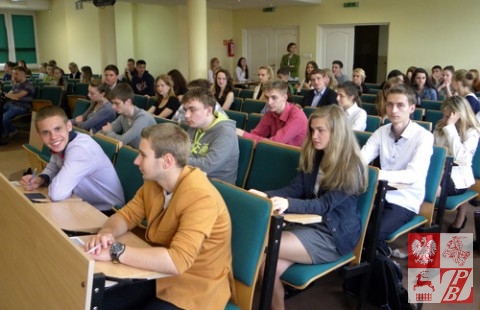 Młodzież polska z Grodzieńszczyzny na egzaminie rekrutacyjnym na studia