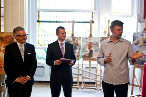 Andrzej Filipowicz (z prawej) na otwarciu wystawy, fot. Łukasz Kobus/East Poland House