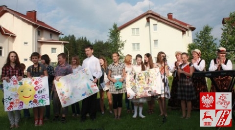 Występują uczniowie Szkoły Społecznej przy ZPB w Mińsku