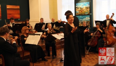 Śpiewa Anna Jeremus-Lewandowska - sopran
