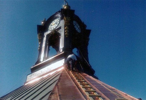 Wieża zegarowa na kościele w Wołczynie w trakcie renowacji, fot.: wspolnotapolska.org.pl