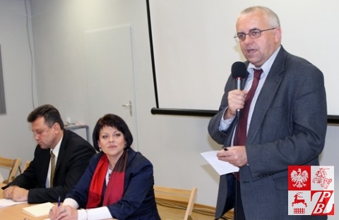 Przemawia posel na Sejm RP, przewodniczący Sejmowej Komisji Łączności z Polakami za Granicą Adam Lipiński
