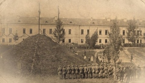 Żołnierze Wojska Polskiego przy Kopcu Dobrowczyków, 1919 r.