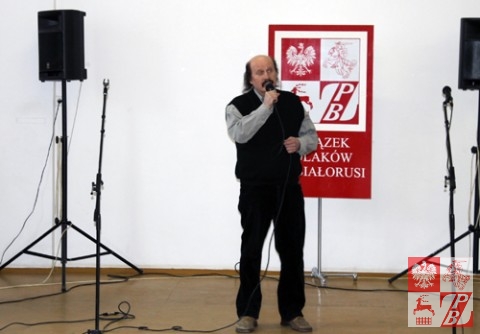 Śpiewa Mikołaj Żurniewicz