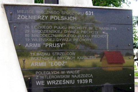 Tablica na cmentarzu wojennym w Milejowie, fot.: www.1939.pl