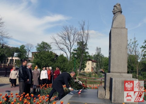 Pomnik_E_Orzeszkowej (2)