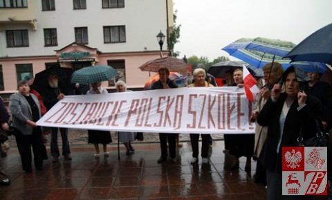 Grodno, czerwiec 2012 roku - protest przeciwko wprowadzeniu do Polskiej Szkoły w Grodnie klas rosyjskojęzycznych.