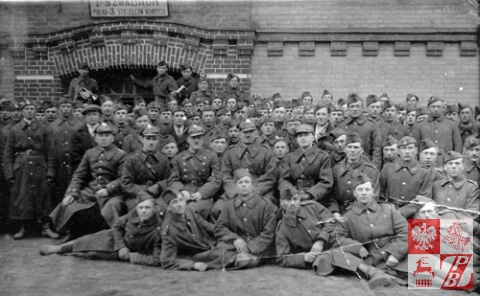 Nikodem Czura, w drugim rzędzie trzeci od prawej, w 1939 r.  w składzie I  szwadronu 3. Pułku Strzelców Konnych 