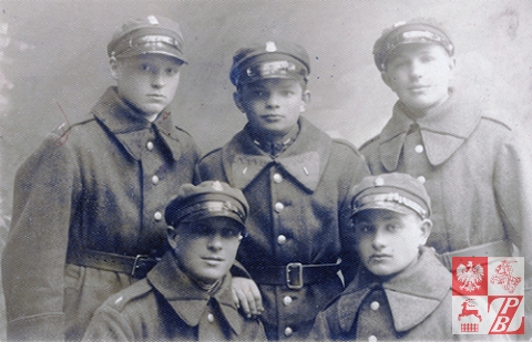 Michał Siagło,pierwszy od prawej w górnym rzędzie tuż po poborze do wojska  - 1932 r.