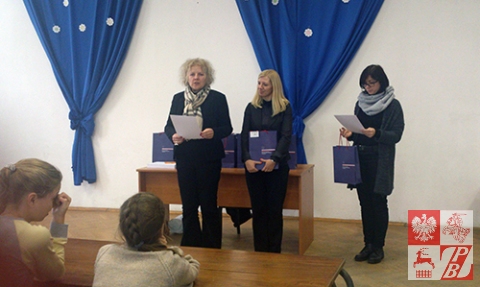 Konsul generalna RP w Brześciu Anna Nowakowska ogłasza zwycięsców