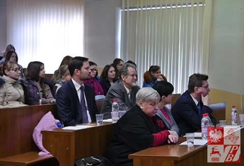 Goście konferencji. W dolnym rzędzie od lewej - prof. Swietłana Musijenko z Grodna 