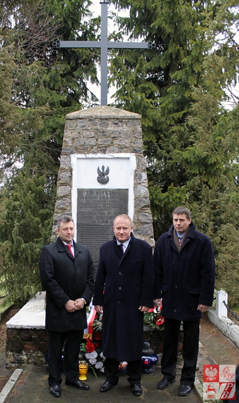 Zdjęcie pamiątkowe działaczy ZPB  z szefem UdSKiOR. Od lewej: Mieczysław Jaśkiewicz, Jan Stanisław Ciechanowski i Józef Porzecki