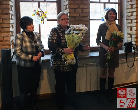 Marina Zagidulina i Walentyna Brysacz składają Snieżanie Witeckiej gratulacje z okazji otwarcia kolejnej personalnej wystawy