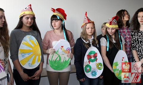 Uczniowie Szkoły Społecznej przy ZPB w Brześciu prezentują  program artystyczny o tradycjach wielkanocnych