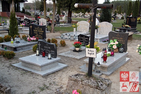 Cmentarz w Ochli. Nazwiska na nagrobkach są takie same jakie mają współcześni mieszkańcy Berezy