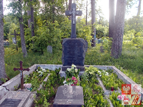 grobowiec rodzinny Tomkowiczów na cmentarzu w Kościeniewiczach