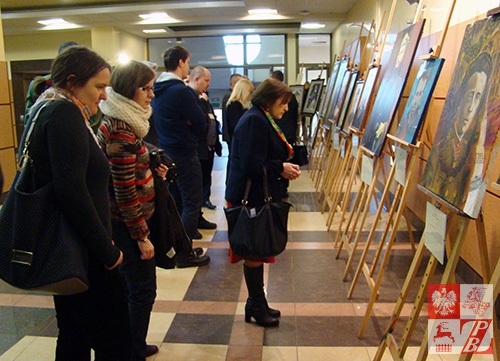 Mieszkańcy Białegostoku zwiedzają wystawę