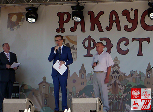 Przemawia dyrektor Instytutu Polskiego w Mińsku Mateusz Adamski